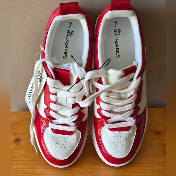 No Boundaries Shoes - Women's 7/8 No Boundaries Red and White Sneakers Tennis Shoes New w/Tags